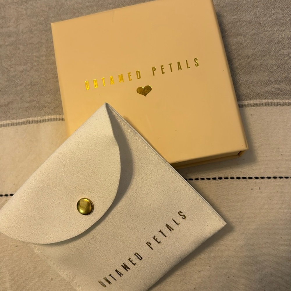 Untamed Petals Harper Pearl Drop Earrings
